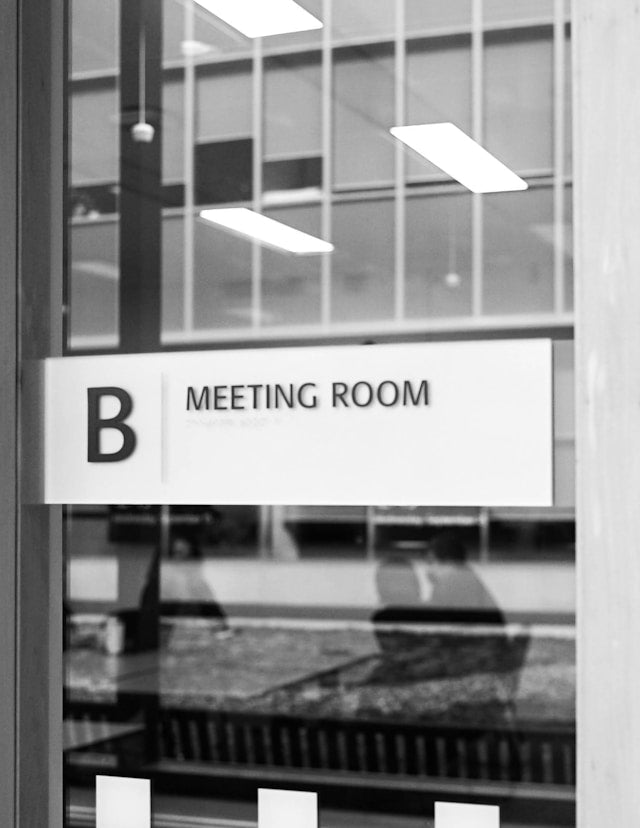 Conference Room Signs: How to Make Meeting Spaces Easier to Identify
