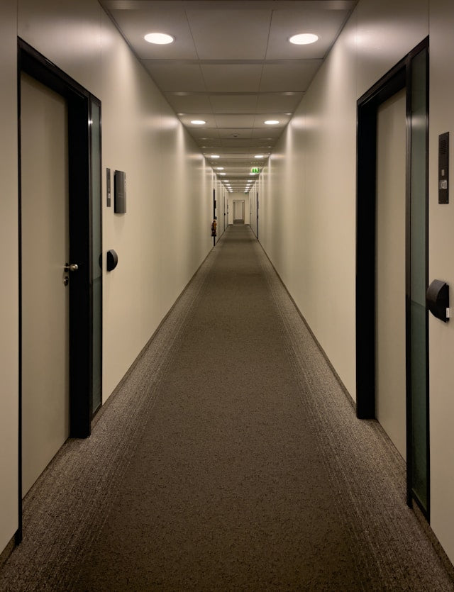 Why Room Status Signs Are Useful in Modern Offices