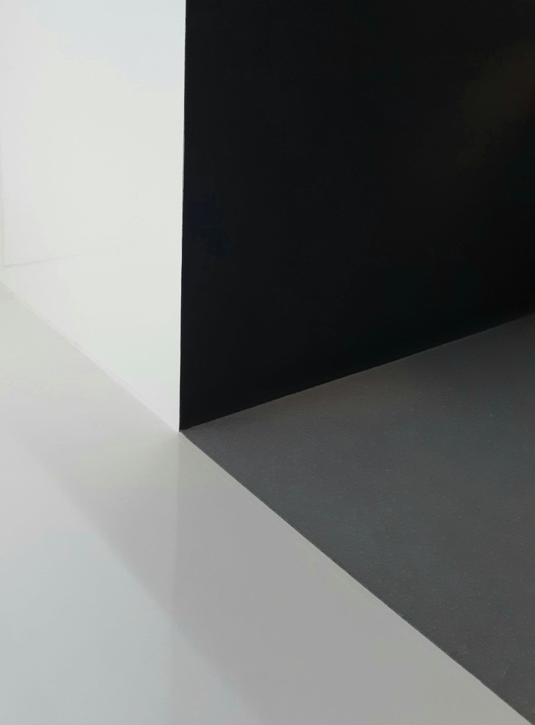 How to Choose Between a White Acrylic Board and a Black Acrylic Board