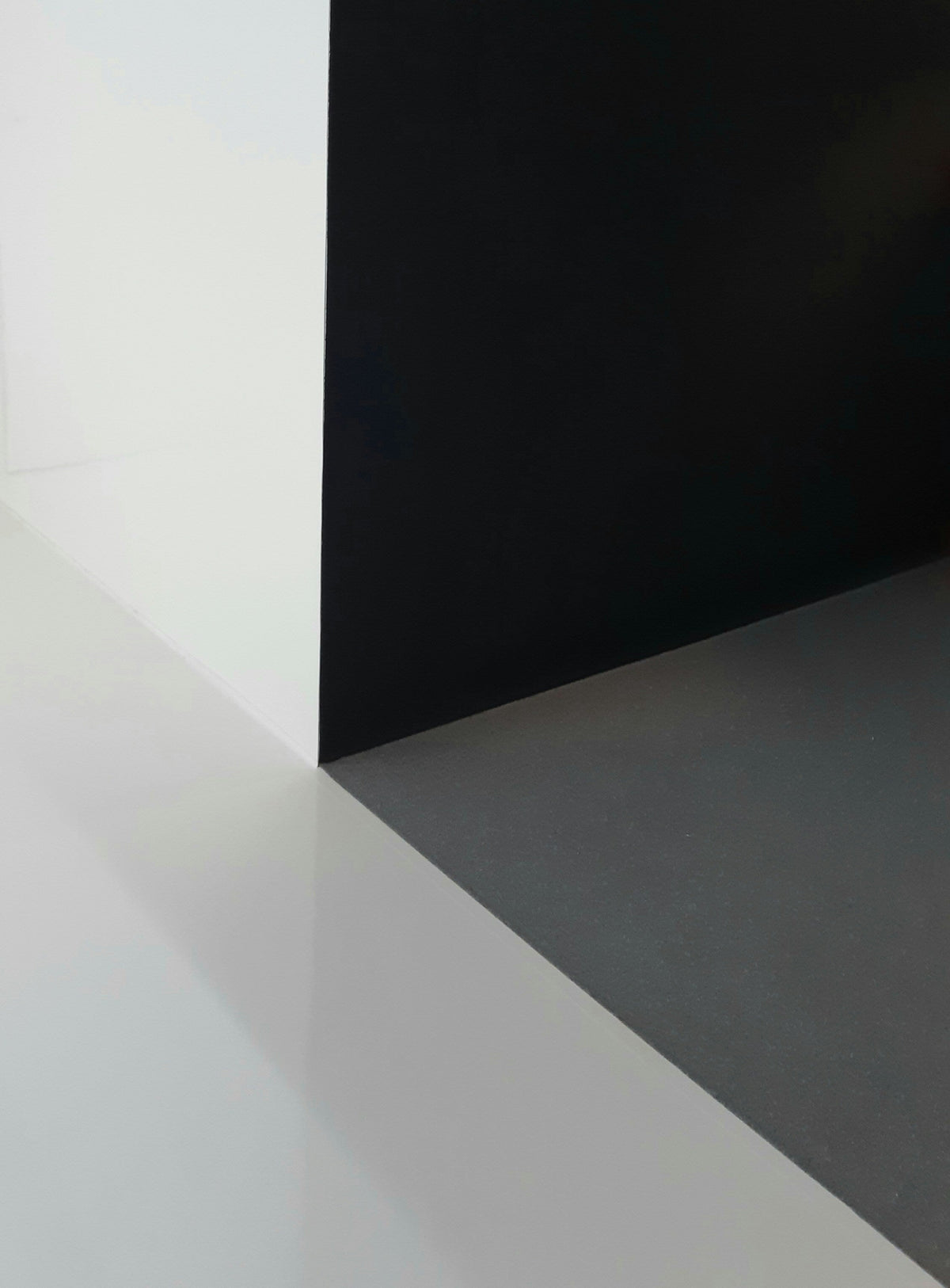 How to Choose Between a White Acrylic Board and a Black Acrylic Board