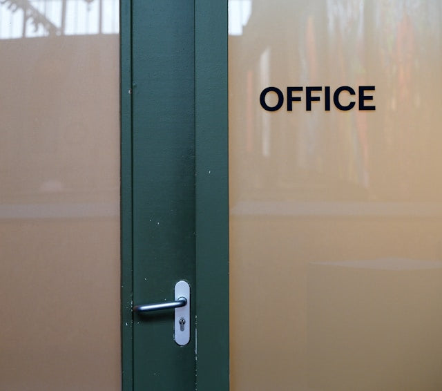 Office Door Sign Planning Guide: How to Create Clear Room, Privacy, and Instructional Signage