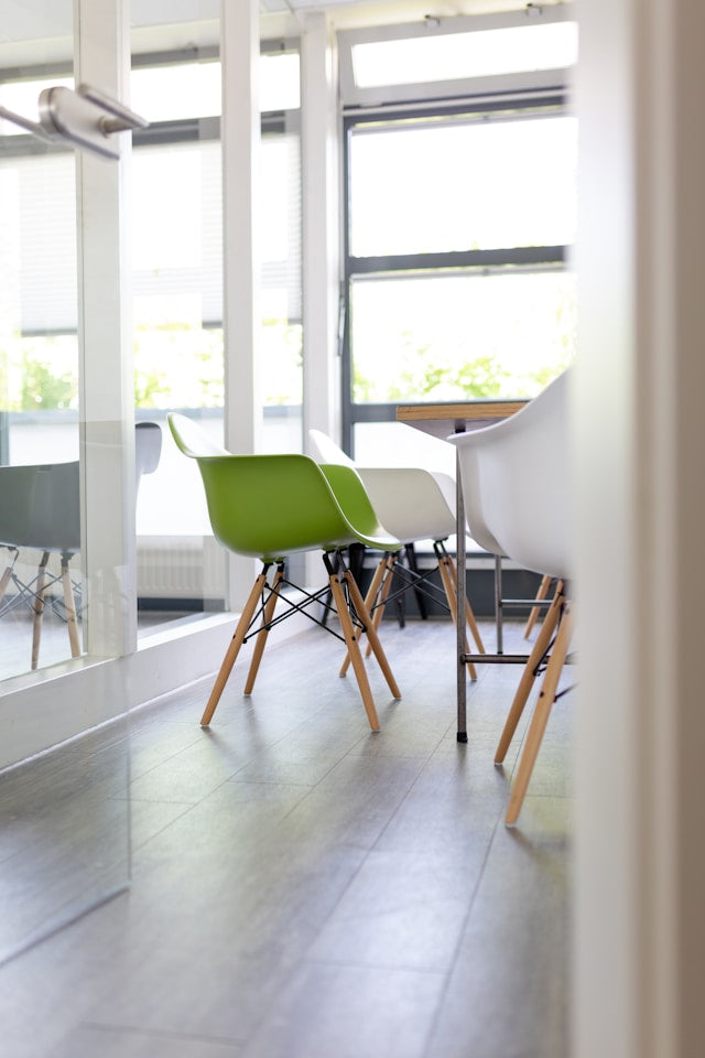 How to Choose a Sign for a “Do Not Disturb” Office