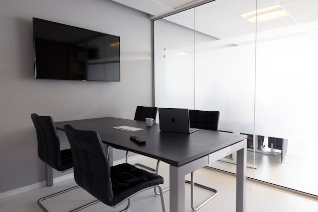 How to Use Signs to Create a More Organized Conference Area