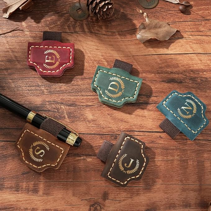 Personalized Mark Bookmark with Pen Holder, Leather Magnetic Book Marker 26 Letters,Custom Initials Page Marks, Gifts for Book Lovers Readers Men Women (Coffee, B)