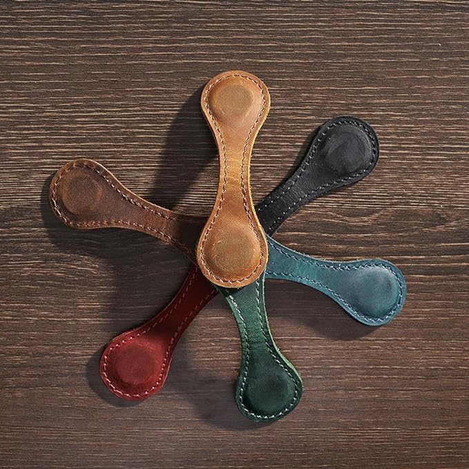 Personalized Magnetic Leather Bookmark, 26 Letters Custom Leather Bookmarks, Handmade, Leather Magnetic Bookmark for Book Lovers Readers Women Kid(Black，T）